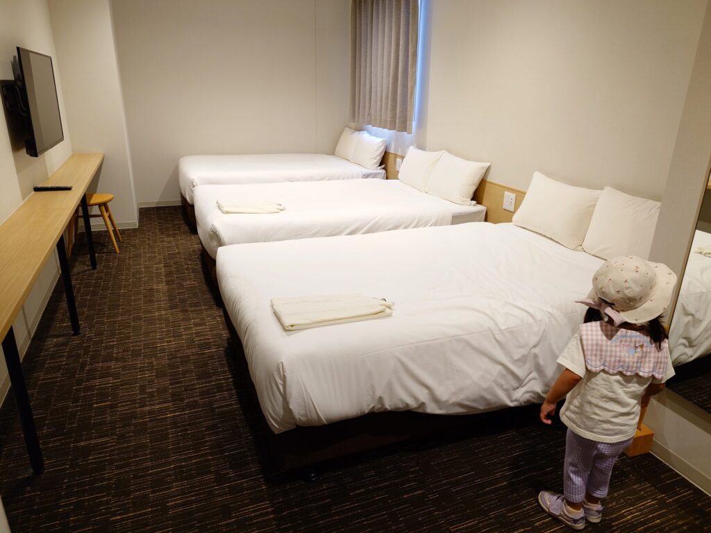 CVS・BAY HOTELのベッド3台