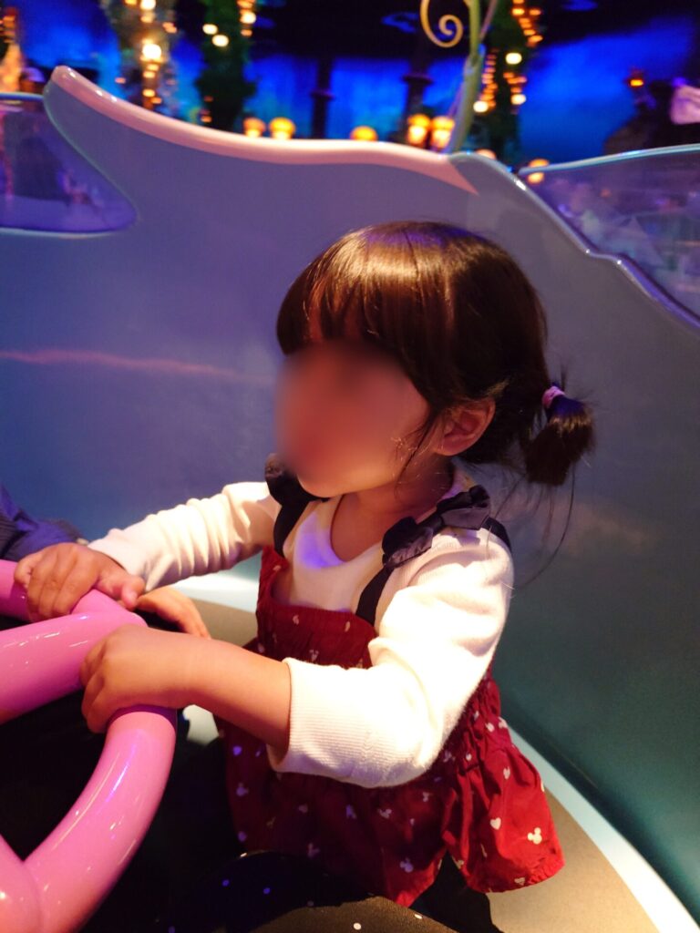 マーメイドラグーンのワールプールを楽しむ子ども