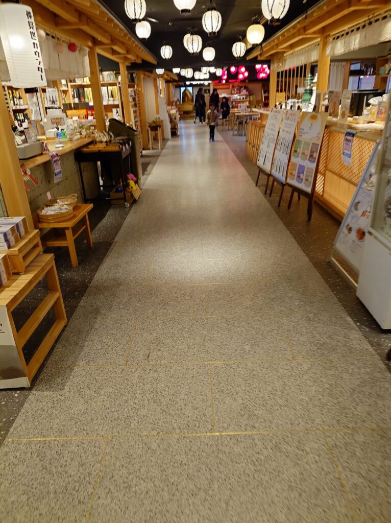 池の平ホテルのしらかば仲見世